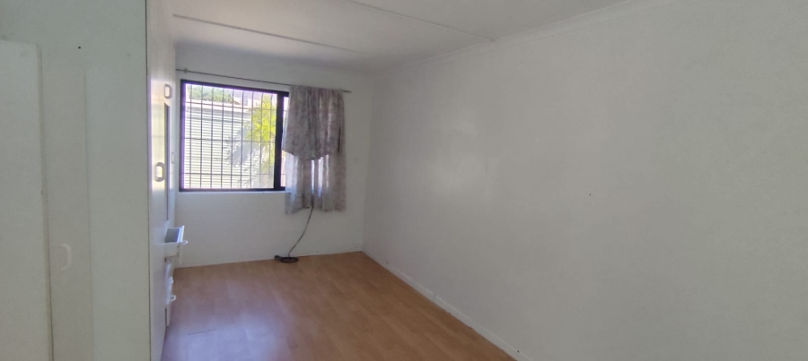 To Let 1 Bedroom Property for Rent in Grassy Park Western Cape